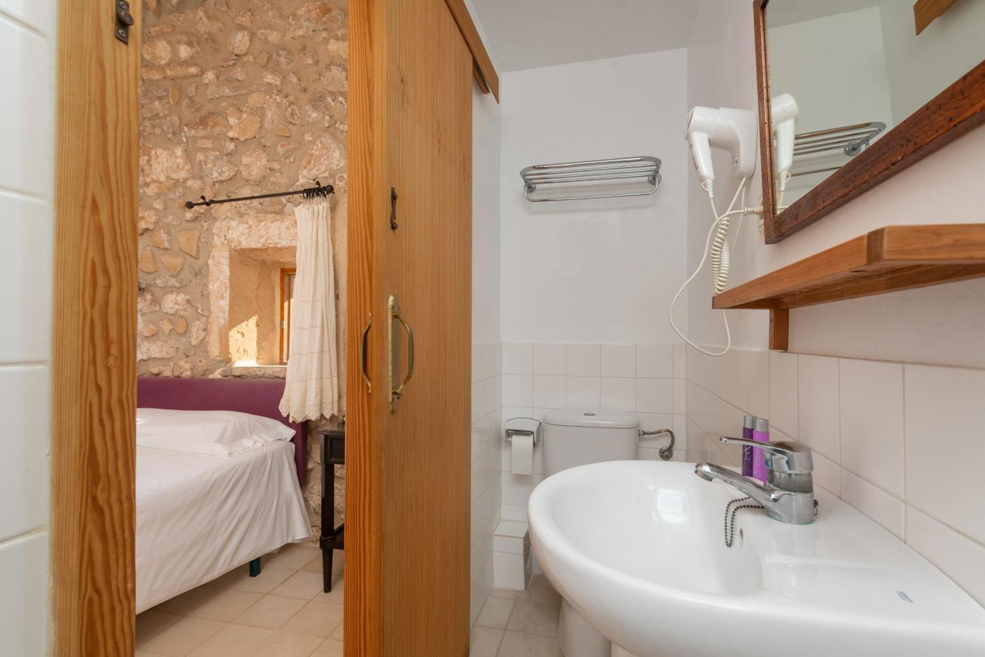 Petit Hotel Hostatgeria La Victoria Alcudia  Phòng bức ảnh